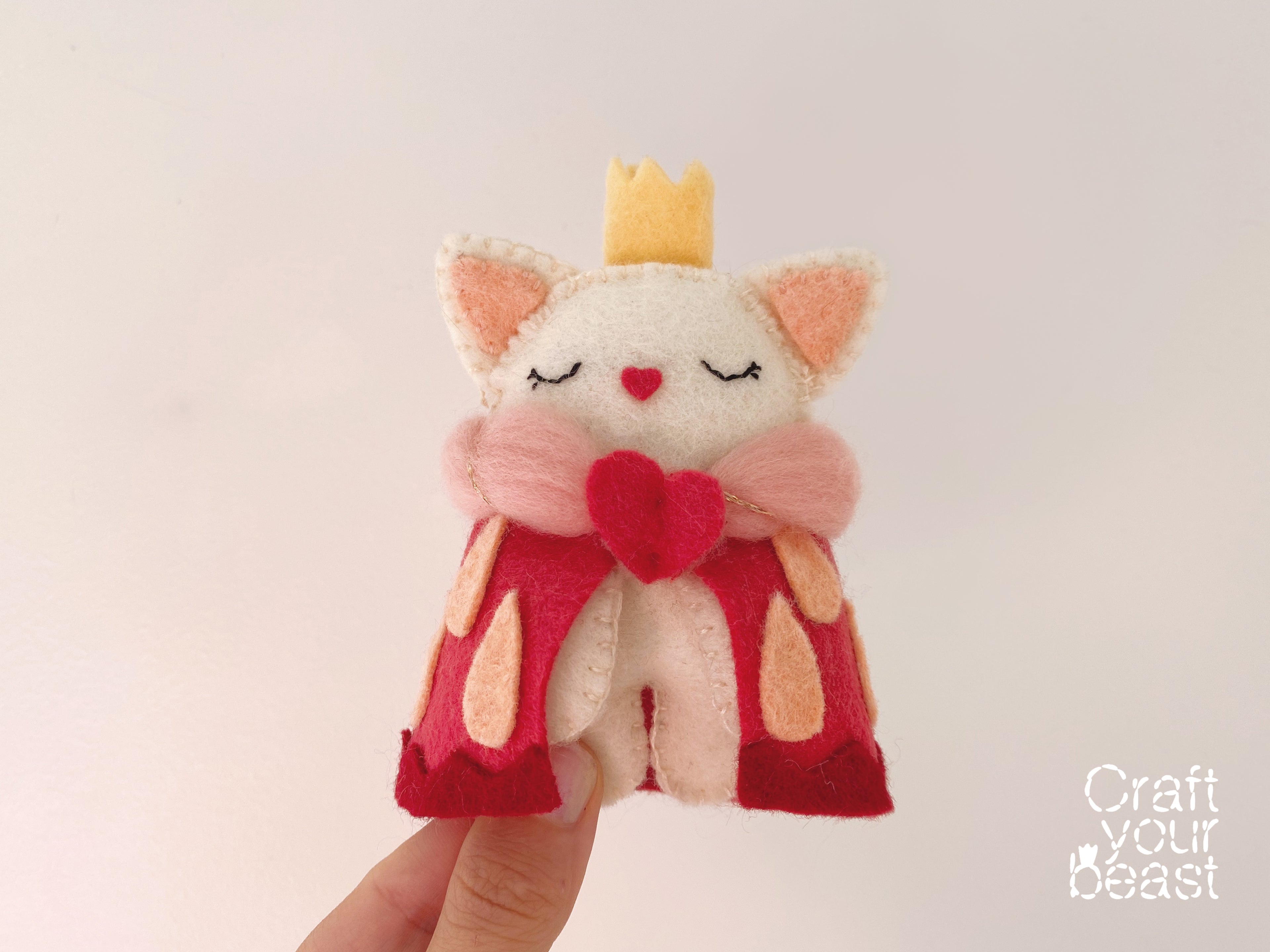 Patron de couture peluche chat princesse