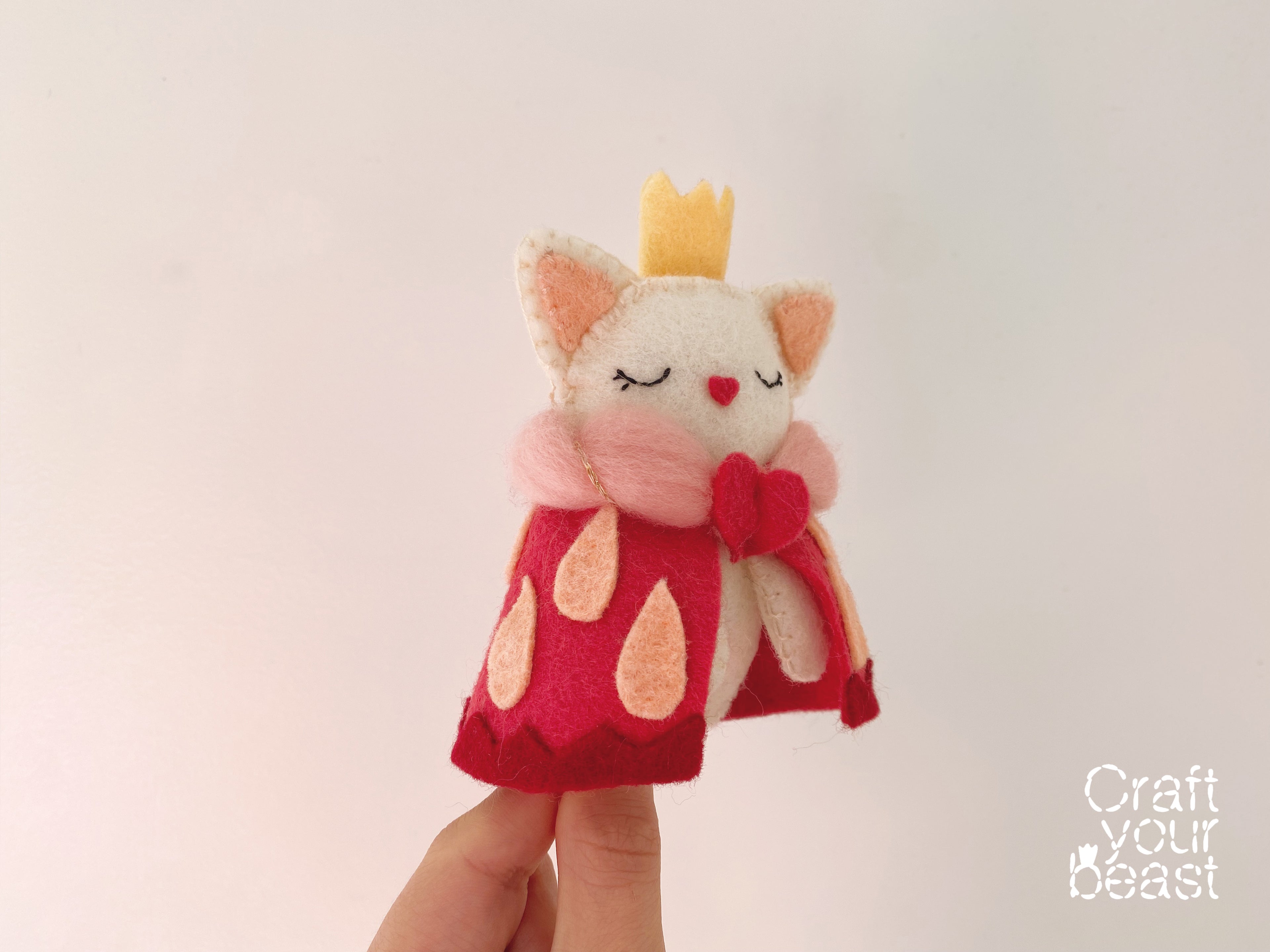 Patron de couture peluche chat princesse