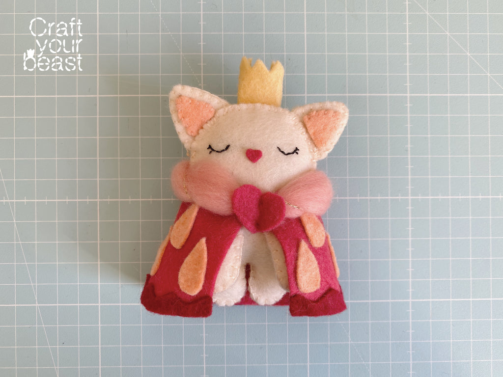 Patron de couture peluche chat princesse