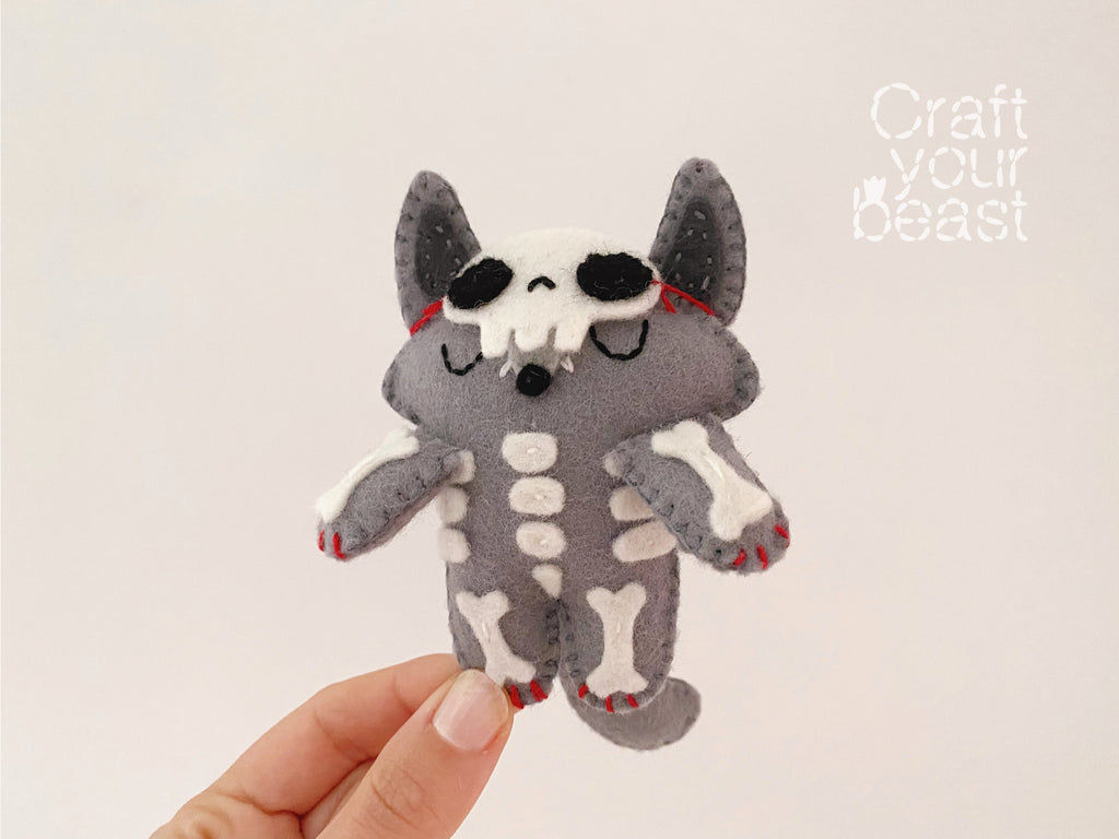 Patron de couture peluche loup squelette