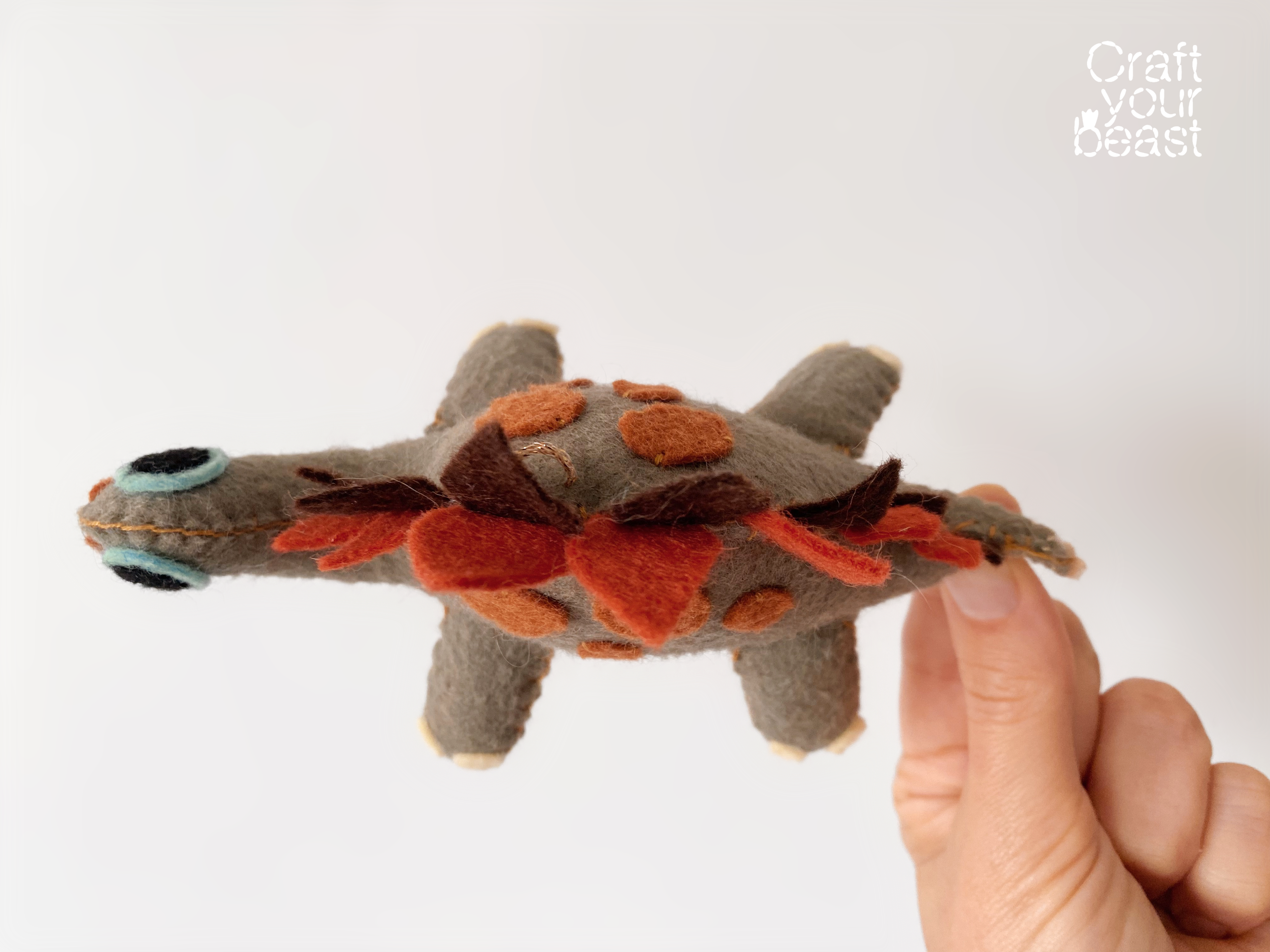 Kit de couture dino stegosaure